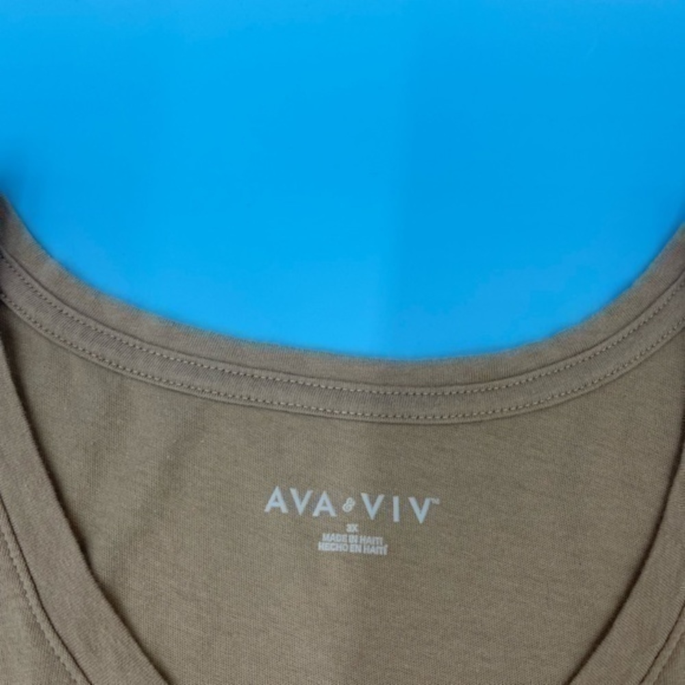 AVA VIV V-Neck Tee - Picture 2 of 3